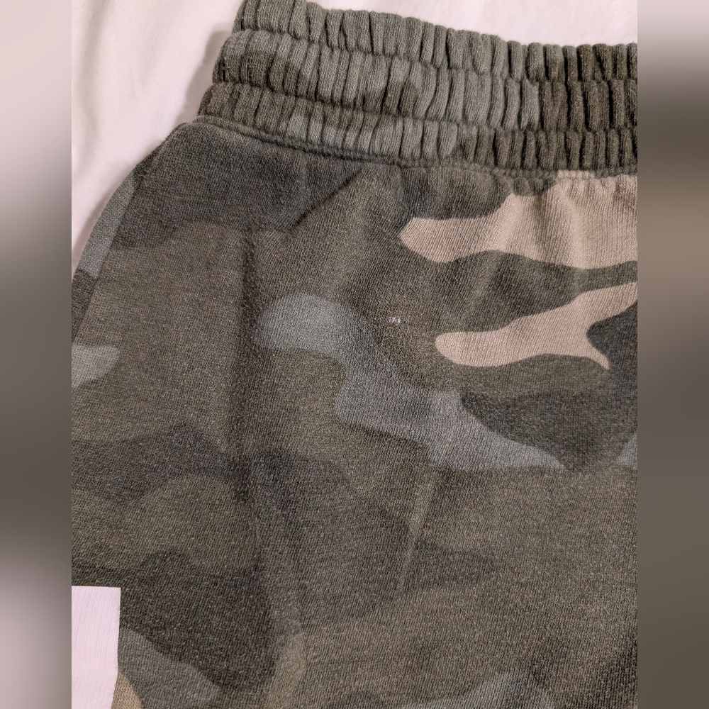 Victoria's Secret PINK Green Camo Jogger Lounge Sweatpants - Picture 8 of 8